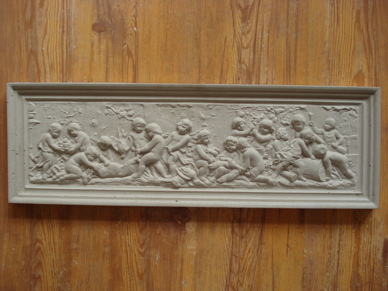 62 x 20 cm aus Beton für Aussen Fassade Engel am Weinberg Stuck Motivplatte