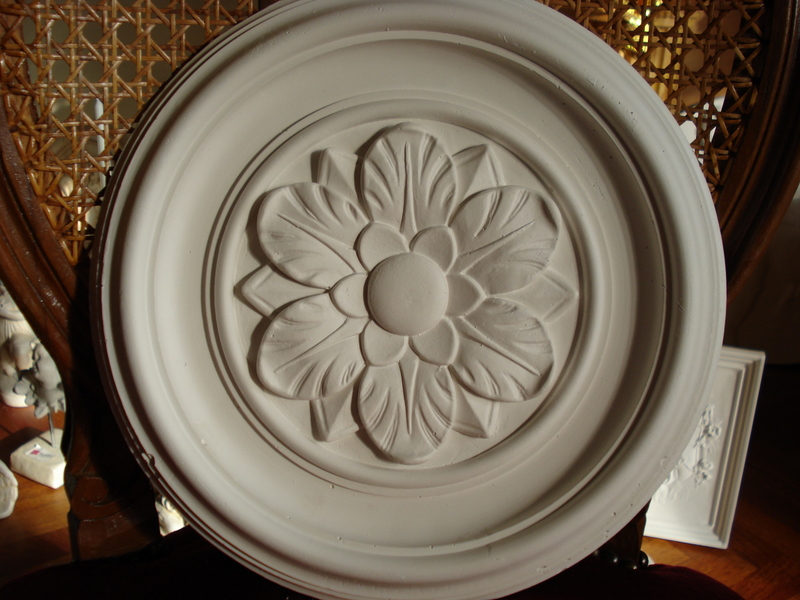 sehr schön stucco Rosette Stuck blumiger Stil 26,5 cm Stuckrosette 100-404