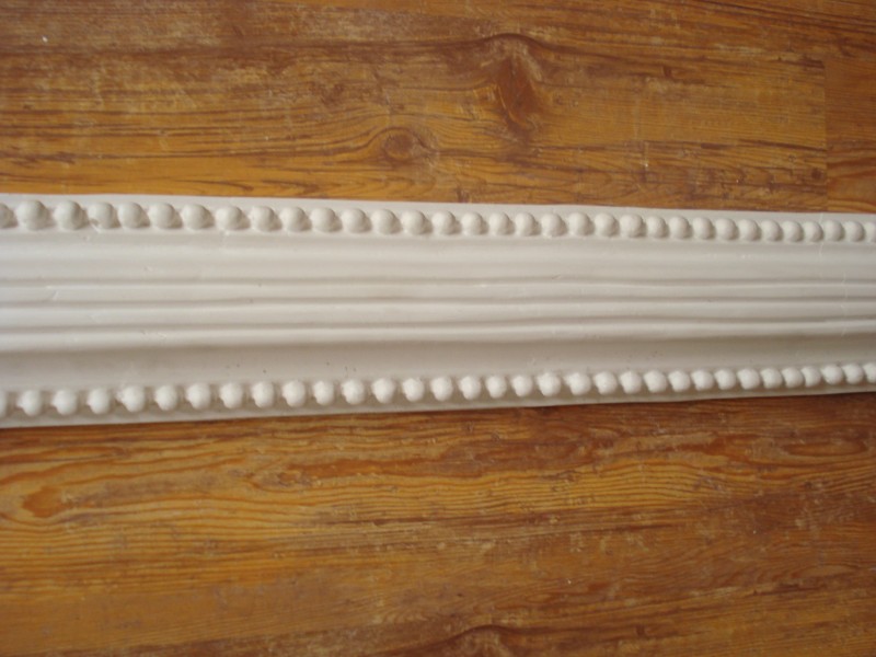 Eleganter Deckenstab, Art.Nr. 110-551 -Perlenschnur- Stuck 1,19 m lang