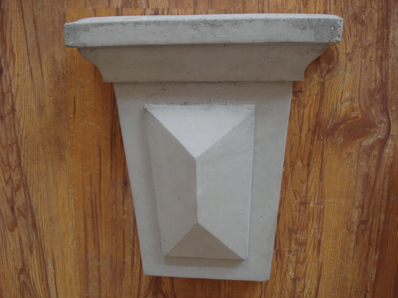 auch für Fassade 46 cm Schlanke Wandkonsole aus Stuck